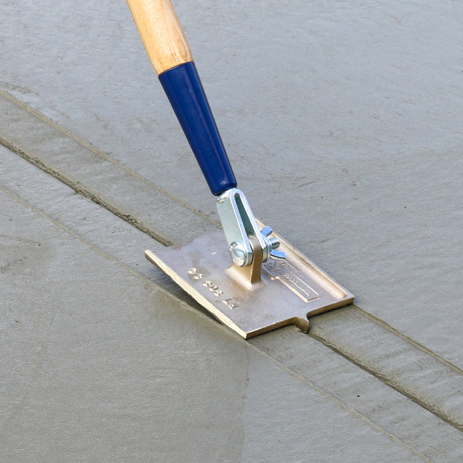 Kraft Tool CC316-01 6″ x 4-1/2″ 1/2″R, 1″D Bronze Walking Groover Online now