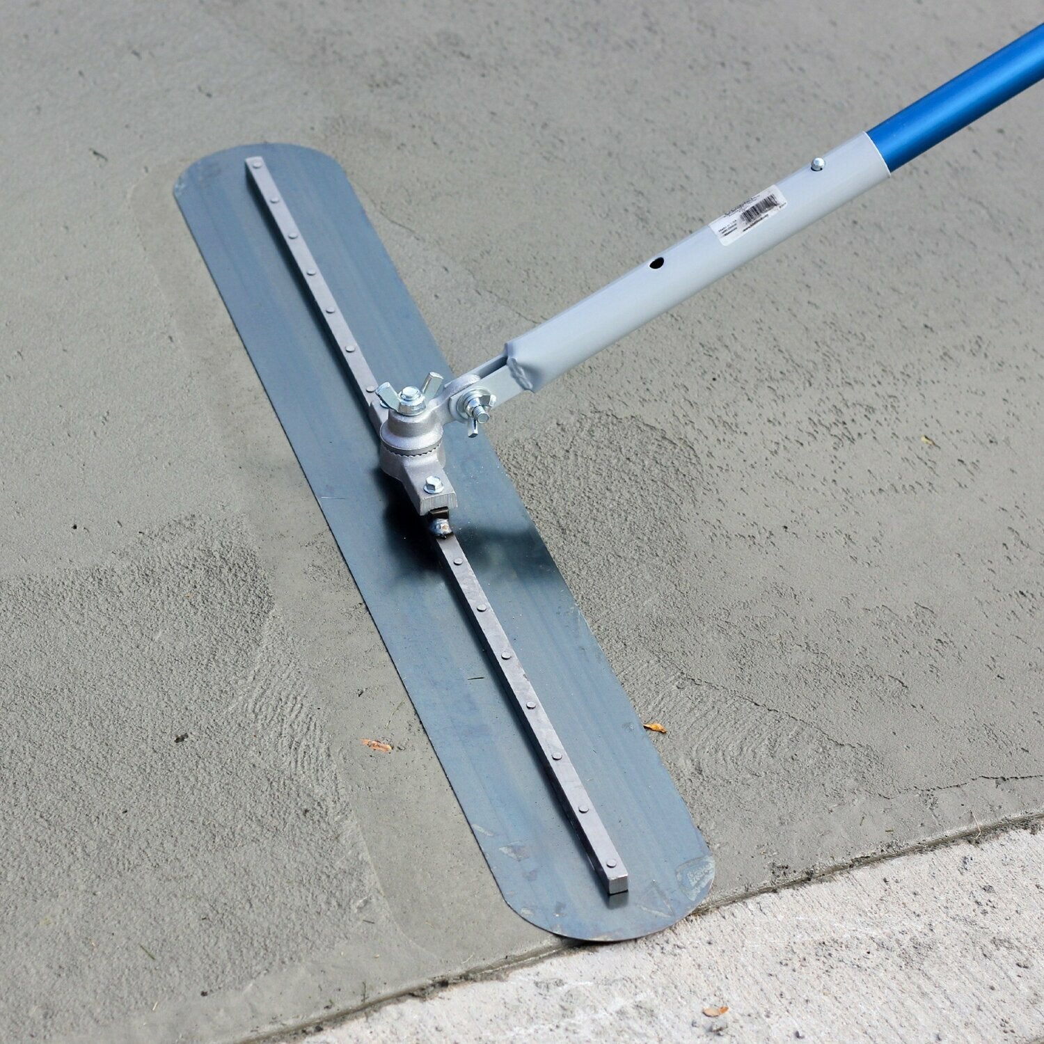 Kraft Tool CC849B 24″ Round End Blue Steel Fresno with All-Angle Bracket Online